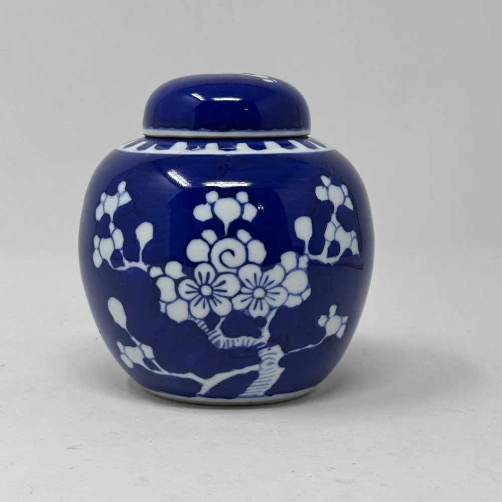 Small Vintage Blue & White Porcelain Chinoiserie Ginger Jar with Lid